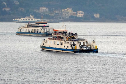 Çanakkale Boğazı'nda feribot seferleri saatsiz!
