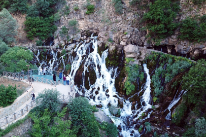 40 ayrı kaynaktan dökülen sularıyla: Tomara Şelalesi