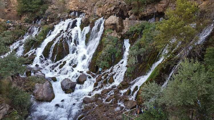 40 ayrı kaynaktan dökülen sularıyla: Tomara Şelalesi -Bursa Hayat Gazetesi-2