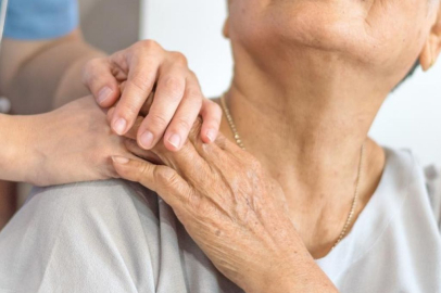 Sağlıklı yaşlanma ve yaşlılıkta bakım: Yaşam kalitesini yükseltmek için pratik öneriler