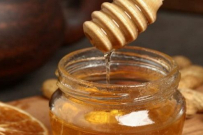 Sabah 1 kaşık bal tüketen etkiyi anında görecek! Hem vücudu hem yüzü gençleştiriyor