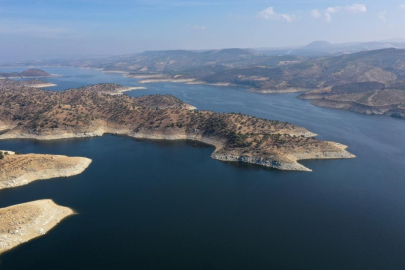 Gediz Nehri üzerinde bulunan bir baraj gölü: Demirköprü Baraj Gölü