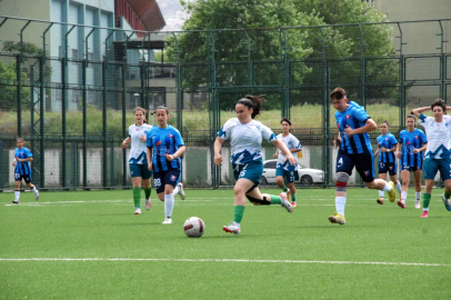 Bursa’nın kızları sahada estiriyor