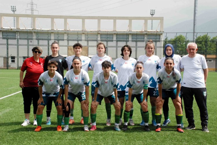 Bursa’nın kızları sahada estiriyor -Bursa Hayat Gazetesi -2