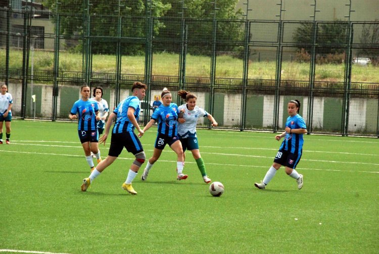 Bursa’nın kızları sahada estiriyor -Bursa Hayat Gazetesi -4