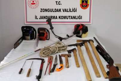 Hırsızlık zanlıları çaldıkları eşyalarla yakalandı