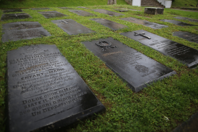 Bursa'da park içindeki Fransız Mezarlığı dikkat çekiyor