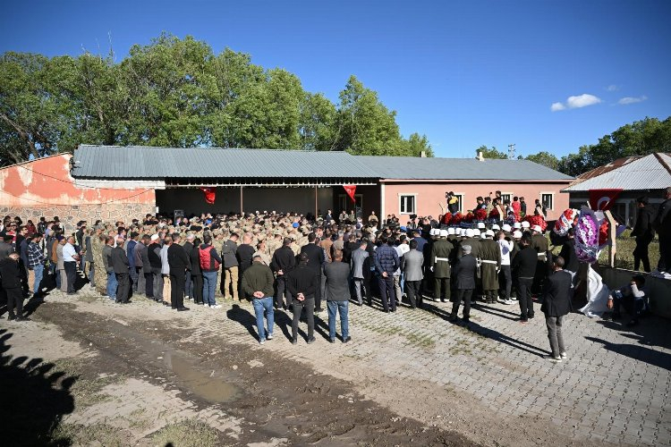 Erzurum şehidini gözyaşları ile toprağa verdi - Bursa Hayat Gazetesi-2