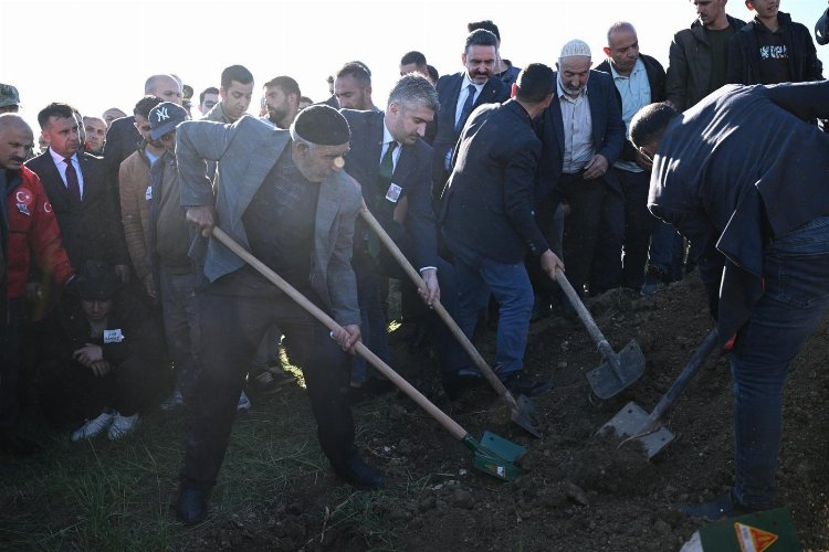 Erzurum şehidini gözyaşları ile toprağa verdi - Bursa Hayat Gazetesi-3
