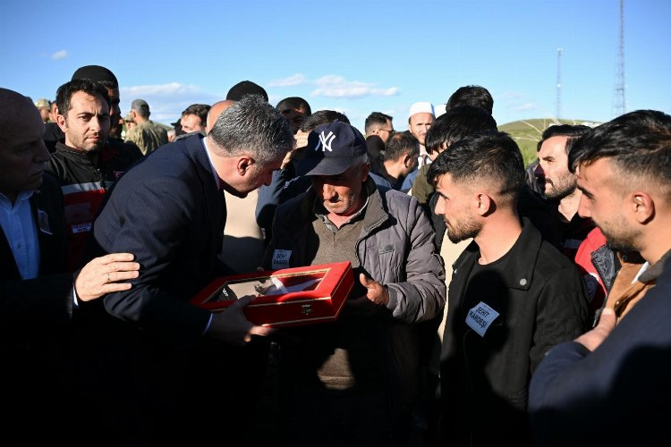 Erzurum şehidini gözyaşları ile toprağa verdi - Bursa Hayat Gazetesi-4