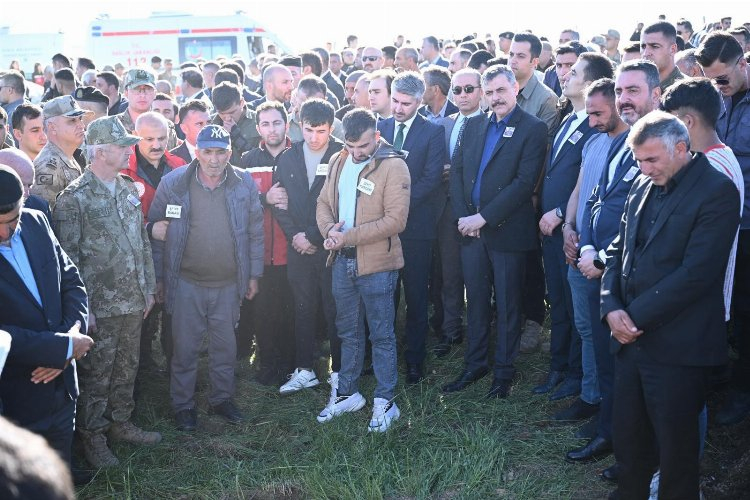 Erzurum şehidini gözyaşları ile toprağa verdi - Bursa Hayat Gazetesi-5
