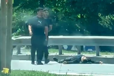 Trafikte husumetliler arasında silahlı kavga