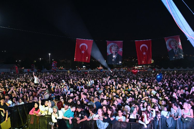 ‘Gençlik Şenliği’ Hüdavendigar Kent Parkı’nda doyasıya yaşanıyor - Bursa Hayat Gazetesi