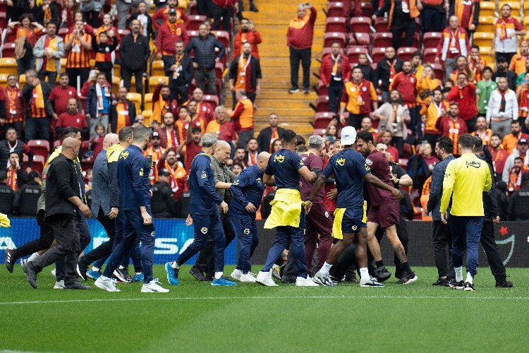 Galatasaray-Fenerbahçe derbisi öncesi gerginlik! Bursa Hayat Gazetesi -2