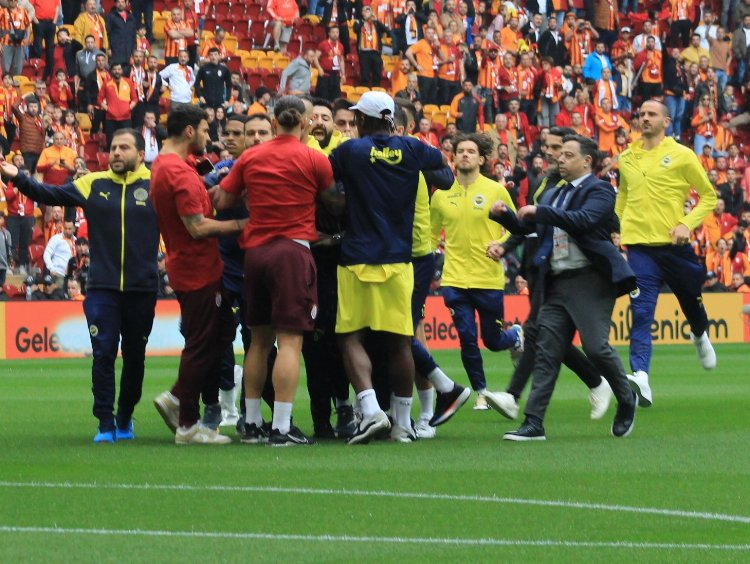 Galatasaray-Fenerbahçe derbisi öncesi gerginlik! Bursa Hayat Gazetesi -3