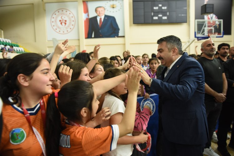 Yıldırım'da okul sporları ilçe şenliklerinde görkemli final - Bursa Hayat Gazetesi-3
