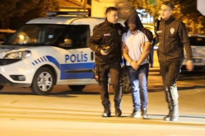 Polis şüphe üzerine durdurdu, üzerinden ruhsatsız silah çıktı