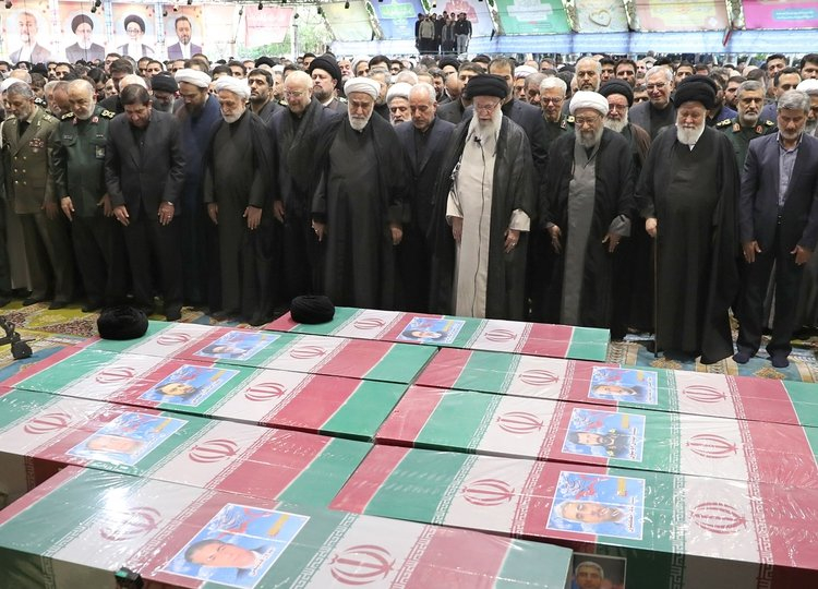 Reisi'nin cenaze namazını Ayetullah Ali Hamaney kıldırdı - Bursa Hayat Gazetesi-2
