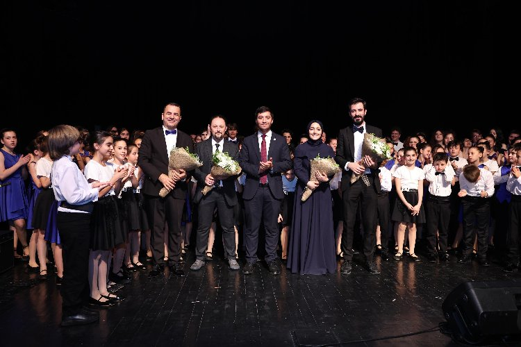 Nilüfer çocuk ve gençlik korosundan yıl sonu konseri - Bursa Hayat Gazetesi-4