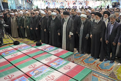 Reisi'nin cenaze namazını Ayetullah Ali Hamaney kıldırdı