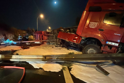 Kocaeli'de TIR devrildi! Sürücü yaralı olarak hastaneye kaldırıldı