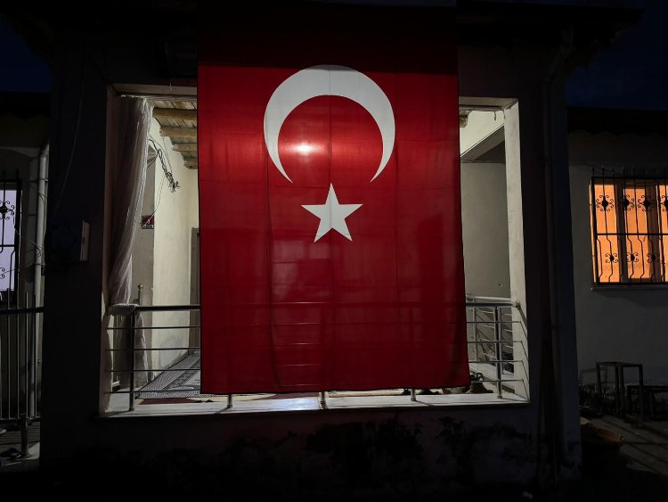 Şehidin baba ocağına Türk bayrağı asıldı! Bursa Hayat Gazetesi -3