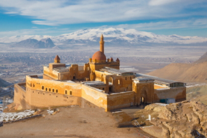 İshak Paşa Sarayı: Anıtsal bir tarihi yapı