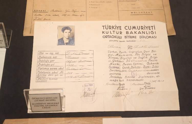 141 yıllık Osmanlı mirası: Bursa Erkek Lisesinin müzesi tarihe ışık tutuyor - Bursa Hayat Gazetesi-5