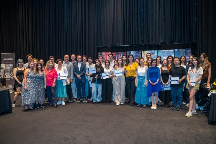 Yapay zeka desteğiyle 200 yıl sonrasının Antalya'sını çizdiler - Bursa Hayat Gazetesi-5