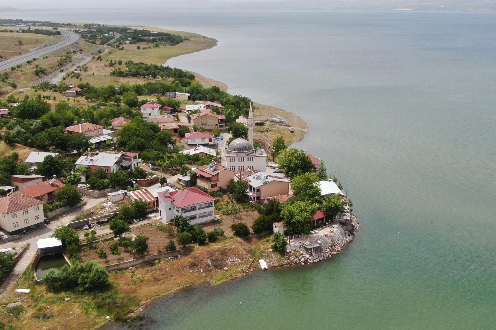 Bu köy tatil bölgelerini aratmıyor!
