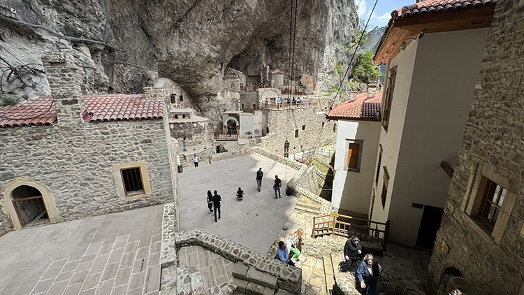 Sümela Manastırı'nda turizm sezonu yoğun başladı - Bursa Hayat Gazetesi-6