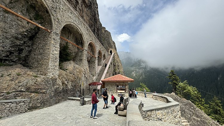 Sümela Manastırı'nda turizm sezonu yoğun başladı - Bursa Hayat Gazetesi-2