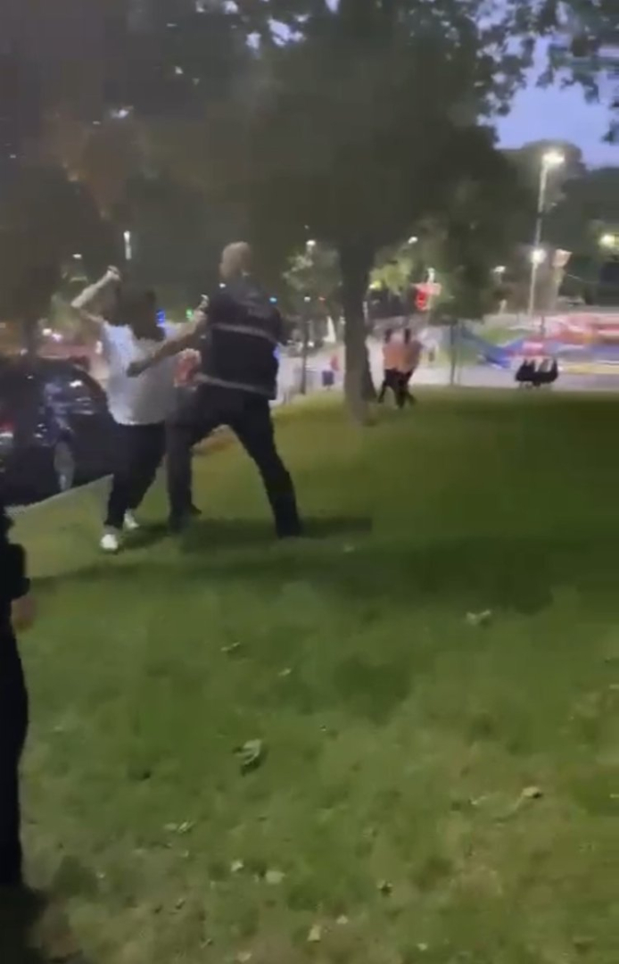 Bursa'da seyyar satıcılara müdahale eden zabıtaya saldırı - Bursa Hayat Gazetesi-2