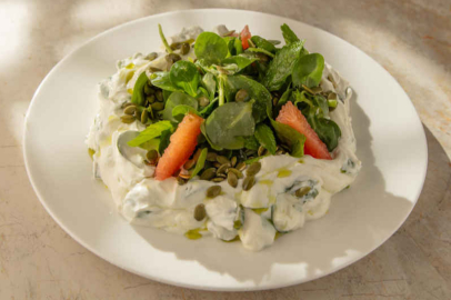 Meyveli kuru cacık tarifi: Yazın serinletici lezzeti