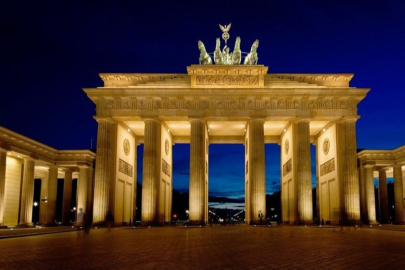 Almanya'da savaş dönemine tanıklık eden tarihi bir yer: Brandenburg kapısı