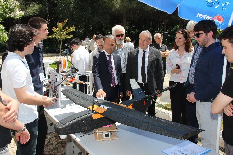 BUÜ'de öğrenciler dönem içindeki projelerini sergiledi - Bursa Hayat Gazetesi-2