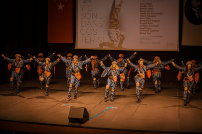Bursa'da 100'den fazla dansçıyla muhteşem gösteri