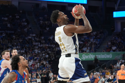 Fenerbahçe Beko, Anadolu Efes'i deplasmanda yendi