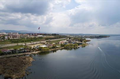 Mogan Gölü'ne atlayan bir kişi hayatını kaybetti