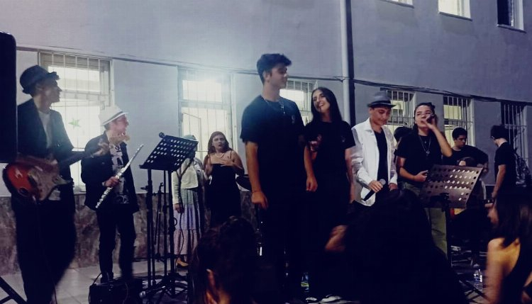 Özlüce Şehit Aykut Yurtsever Anadolu Lisesi orkestrası, performansıyla coşku yarattı!-Bursa Hayat Gazetesi-2