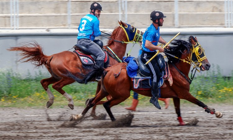 Erzurum'da cirit yarışları nefes kesti - Bursa Hayat Gazetesi-3