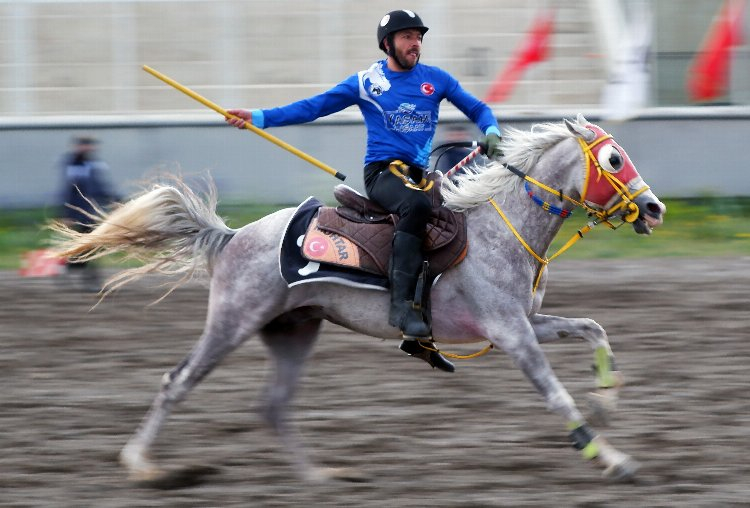 Erzurum'da cirit yarışları nefes kesti - Bursa Hayat Gazetesi-2