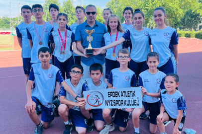 Bursa'da düzenlenen yarışlardan kupa ile döndüler