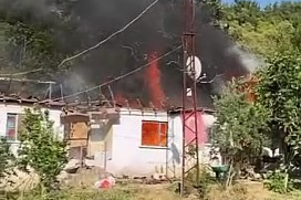 Bursa'da müstakil ev çıkan yangında küle döndü