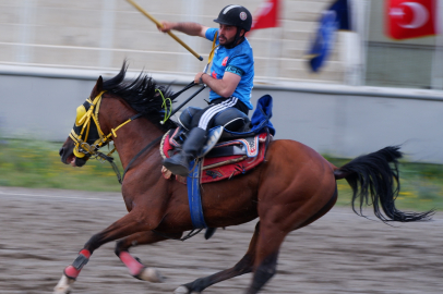Erzurum'da cirit yarışları nefes kesti