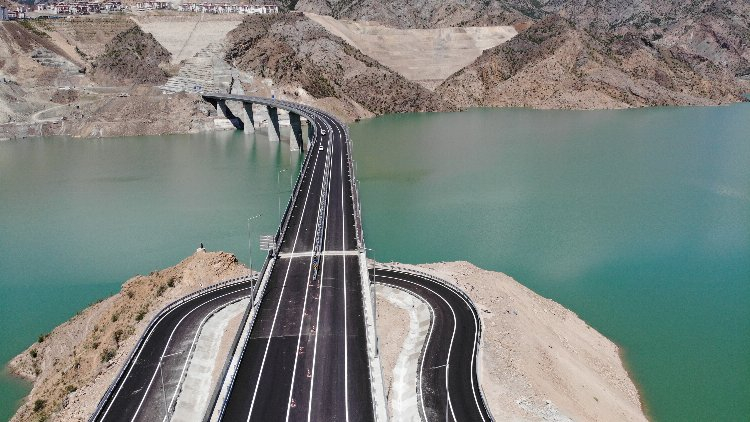 Ulaşım süresi 25 dakikaya düşecek: Yusufeli Merkez Viyadüğü hizmete açıldı! Bursa hayat Gazetesi -4