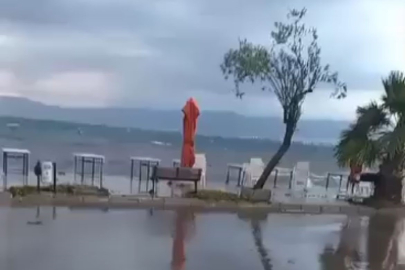 Bursa'da deniz taştı, sahil şeridi suya gömüldü