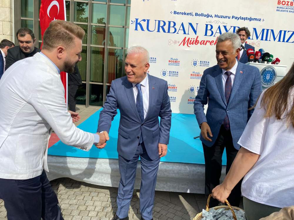 Başkan Bozbey belediye personeliyle bayramlaştı - Bursa Hayat Gazetesi-4