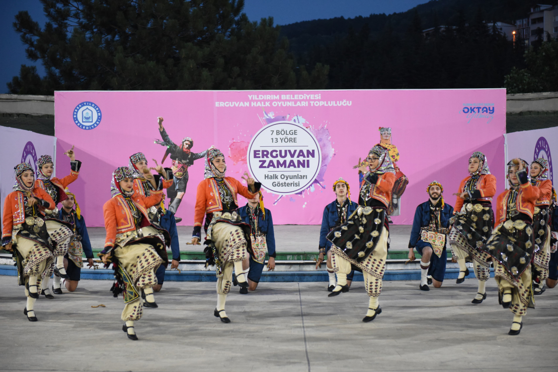 Yıldırım’da ‘Erguvan Zamanı’ halk oyunları gösterisi - Bursa Hayat Gazetesi-2