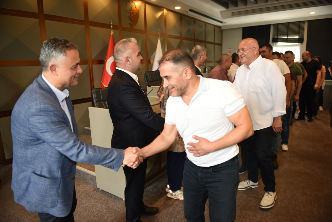 Başkan Yılmaz belediye personeliyle bayramlaştı - Bursa Hayat Gazetesi-2